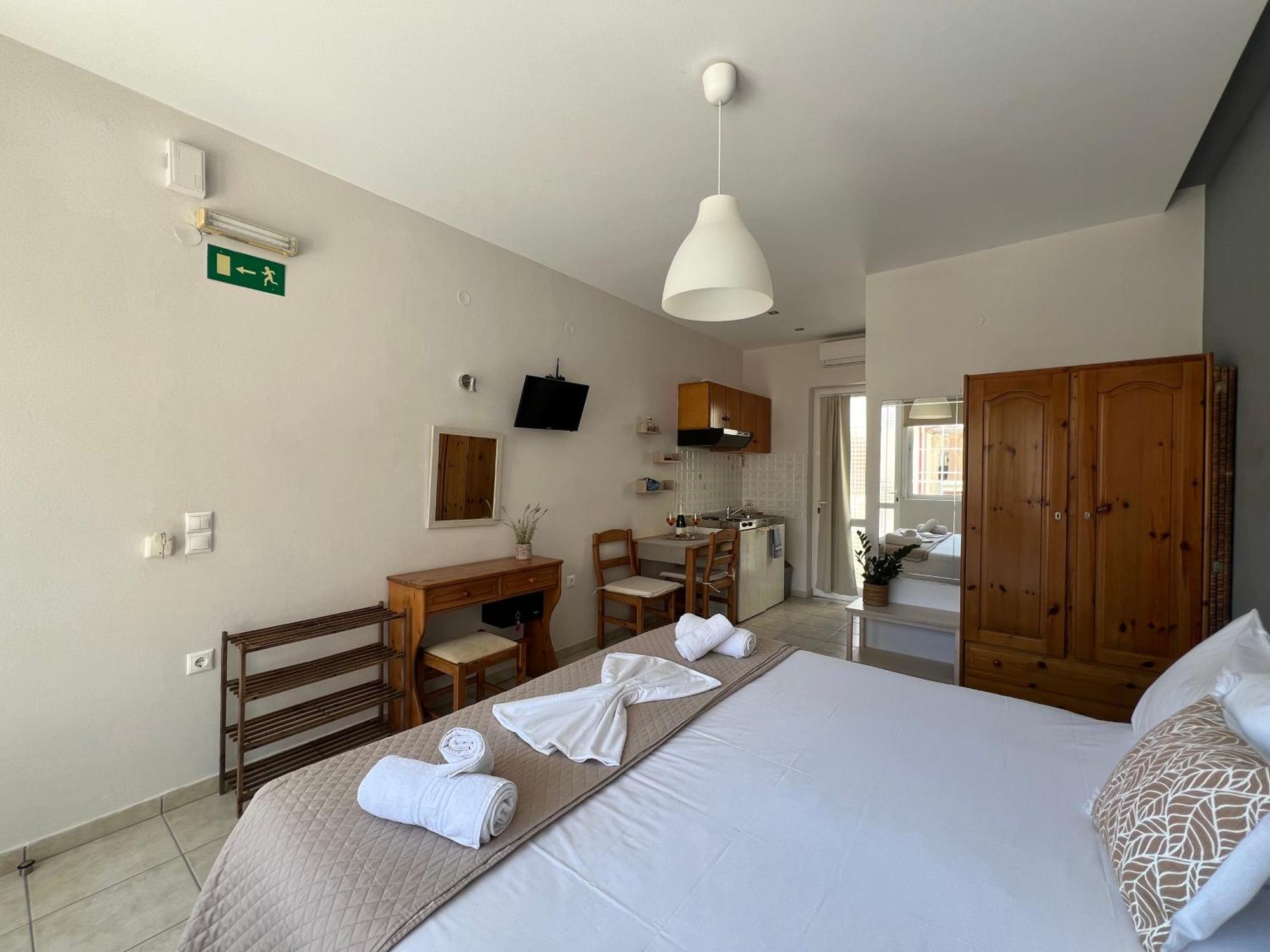 Artemis Rooms Two Steps By The Sea Platanés Exteriér fotografie