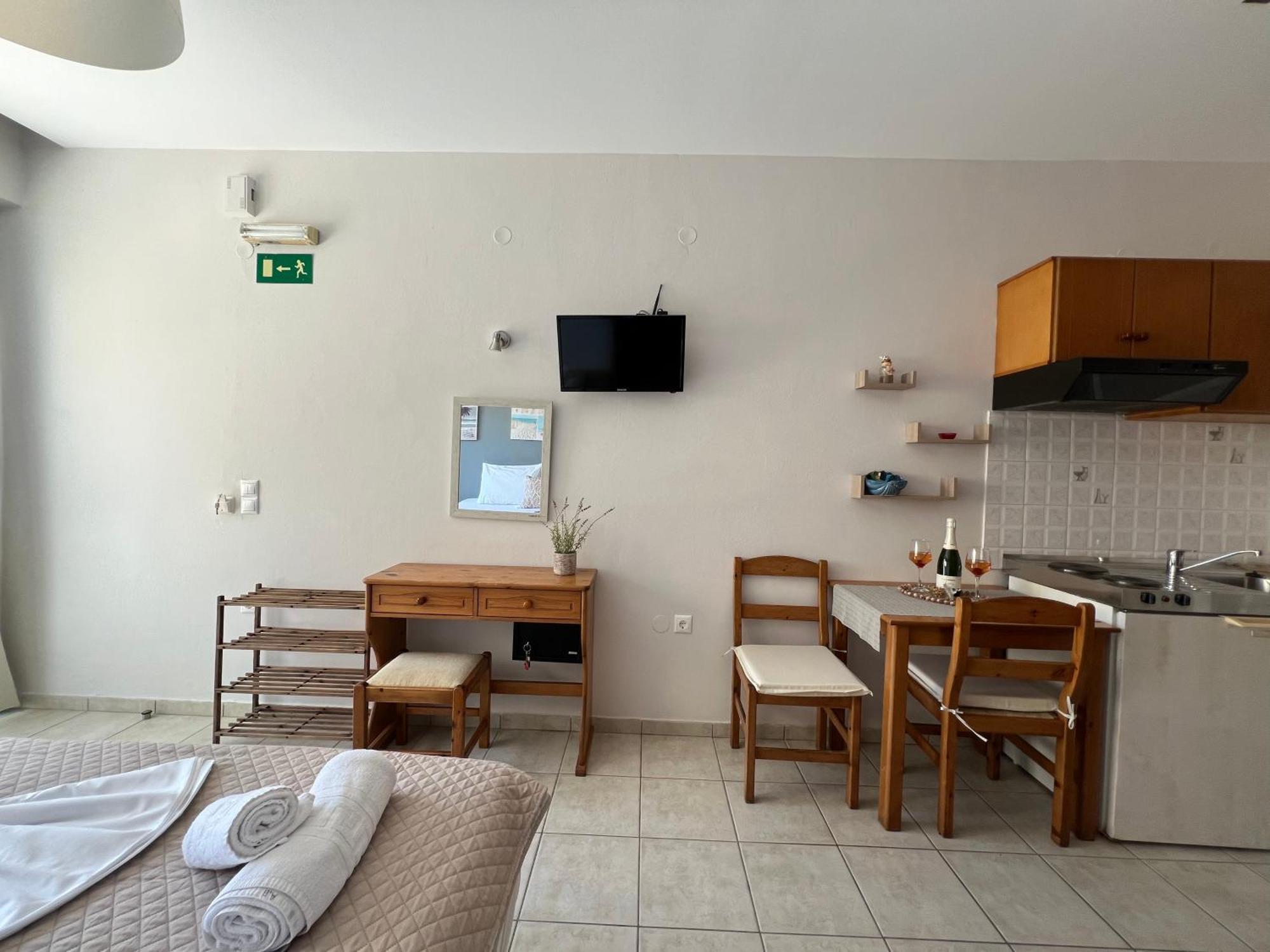 Artemis Rooms Two Steps By The Sea Platanés Exteriér fotografie