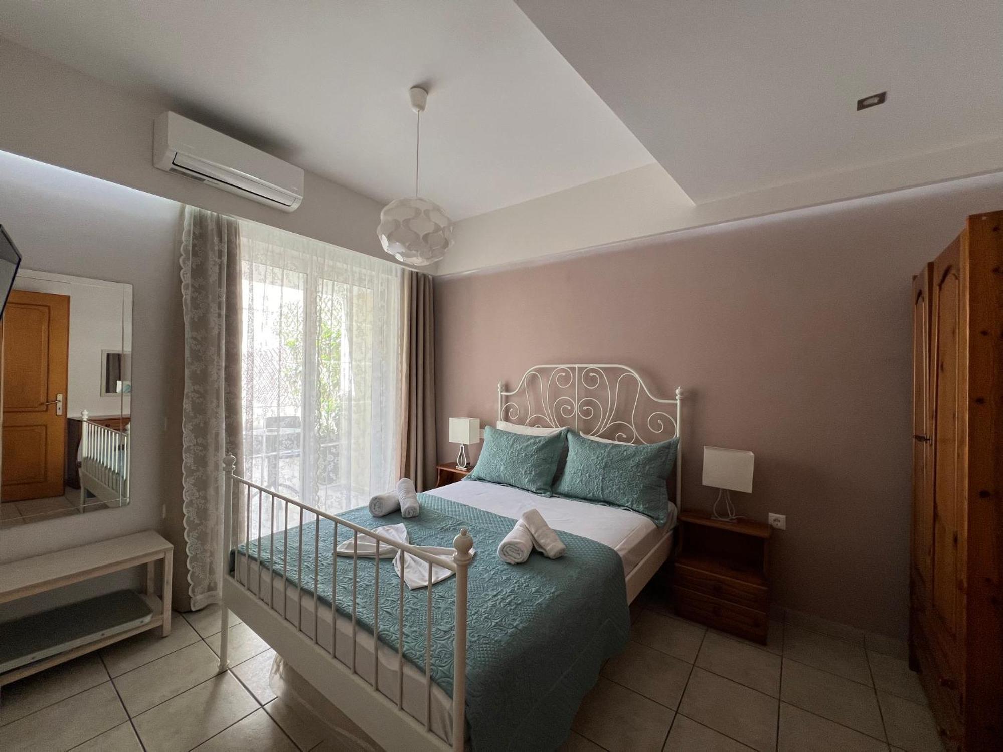 Artemis Rooms Two Steps By The Sea Platanés Exteriér fotografie