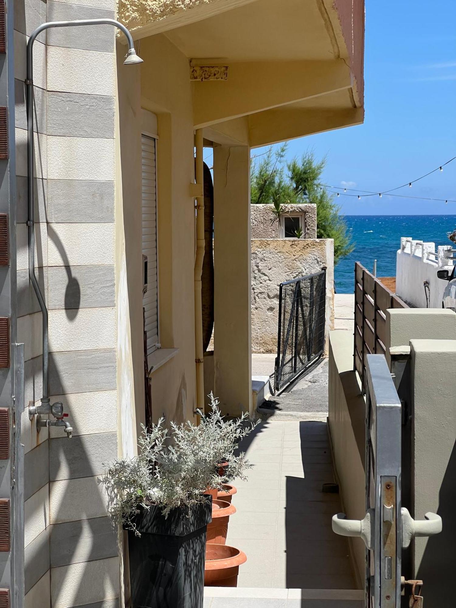 Artemis Rooms Two Steps By The Sea Platanés Exteriér fotografie