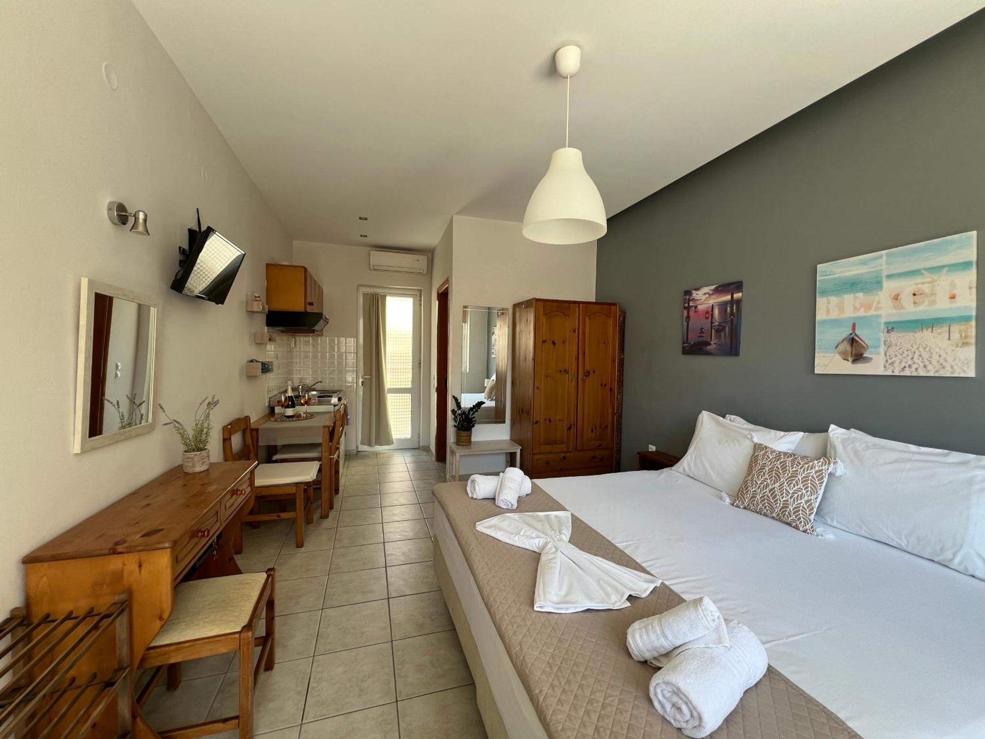 Artemis Rooms Two Steps By The Sea Platanés Exteriér fotografie